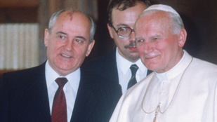 Egy liter pálinkával vigasztalódtak a lengyel kommunisták II. János Pál pápa kinevezésekor