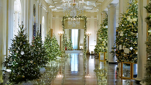 Varázslatos látványt nyújt a Fehér Ház karácsonyi pompája