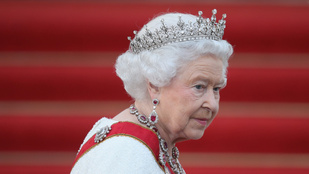 Így reagált II. Erzsébet királynő a meggyilkolásával fenyegetőző betolakodóra