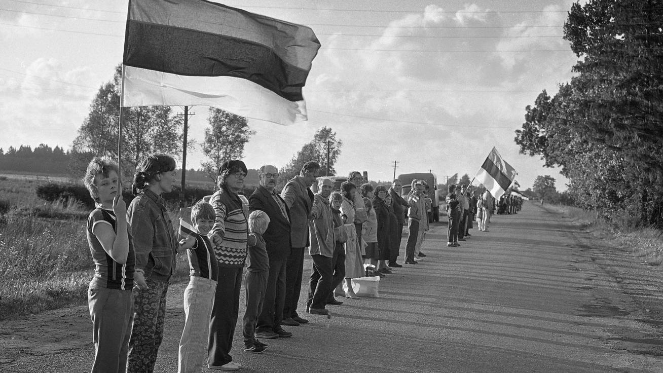 Az éneklő forradalom története: milliók karoltak egymásba, és tiltakoztak a szovjet elnyomás ellen