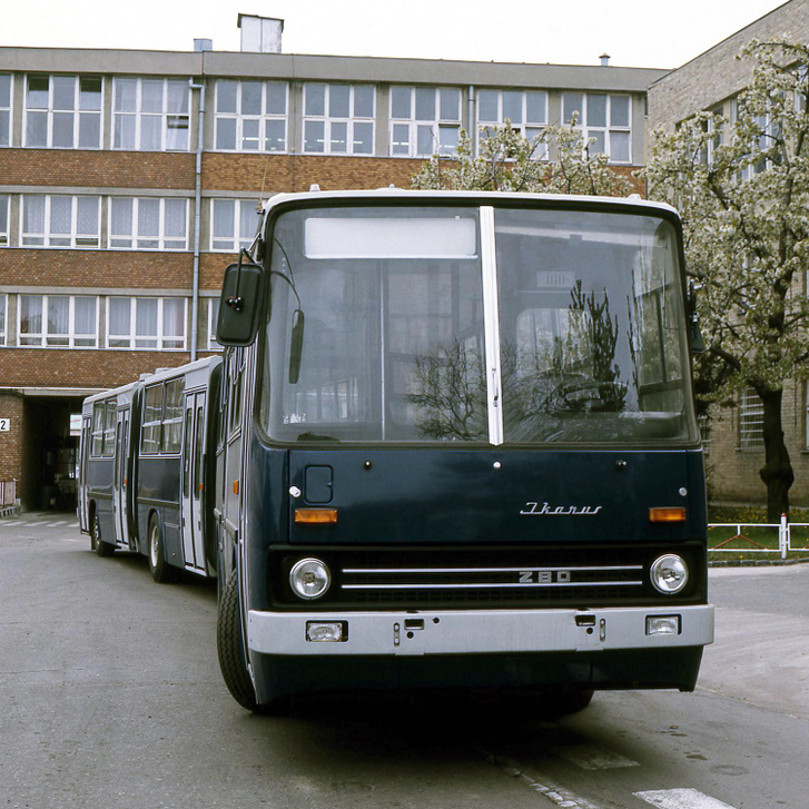 A budapesti hetesen közlekedett 1988-ban, néhány hétig a leghosszabb hazai gyártású autóbusz, a 22,5 méter hosszú 293-as 