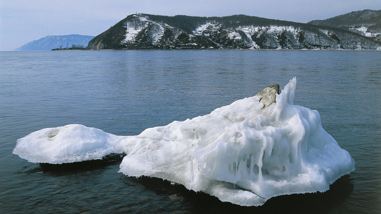 Ötvenezer éves, jeges tóban talált vírust támasztottak fel a tudósok