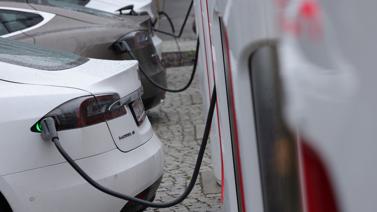 Svájcban tilos lesz az elektromos autók használata