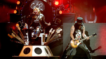 A Guns N’ Roses beperelte a Guns and Rosest