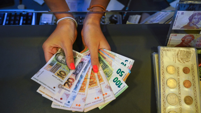 Horvátországban bevezették az eurót