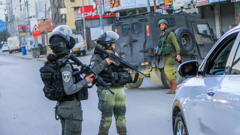 Újabb rajtaütéseket hajtott végre az izraeli hadsereg Ciszjordániában