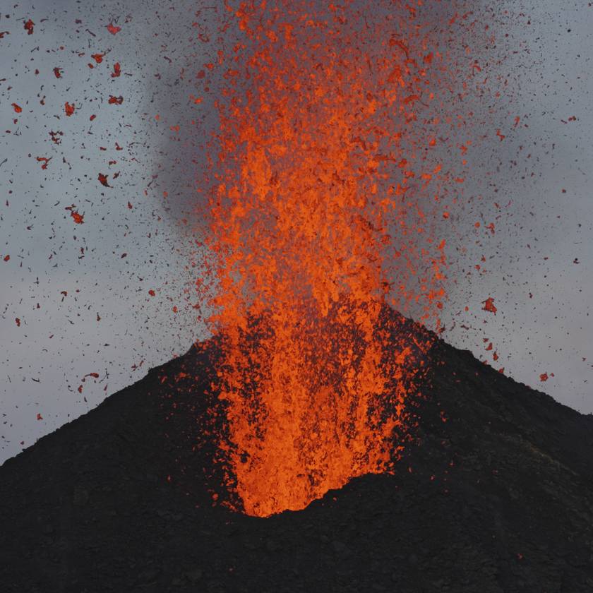 Látványos videó készült az olaszországi vulkánkitörésről: brutális füstfelhő kísérte