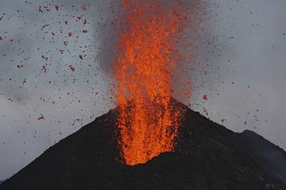 Látványos videó készült az olaszországi vulkánkitörésről: brutális füstfelhő kísérte