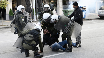 Roma fiatalra lőtt egy rendőr, tüntetéshullám indult Görögországban