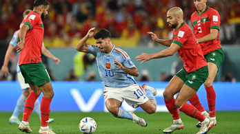 Dráma Katarban: Marokkó a vb legrosszabb meccsén búcsúztatta a spanyolokat