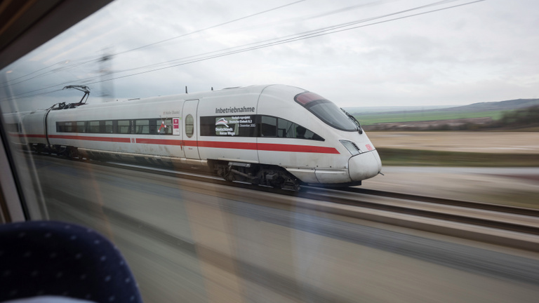 Porcelán- vagy üvegpohárban adják a kávét a német vonatokon