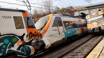 Durva vonatbaleset Spanyolországban, 155 ember megsérült