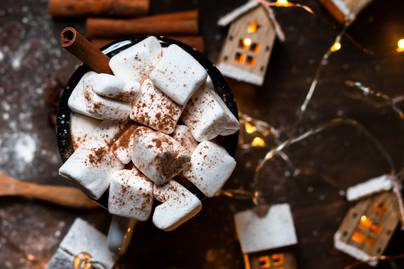 Habkönnyű pillecukor házilag: ezzel koronázd meg a forró csoki tetejét