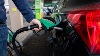 Hatalmasat zuhan az üzemanyag ára