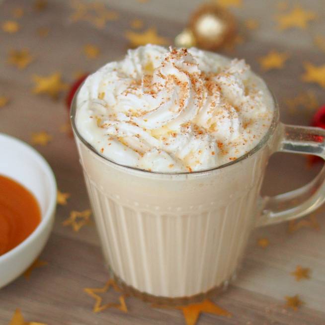 Isteni, forró karamellás tej: felmelegít a hideg estéken