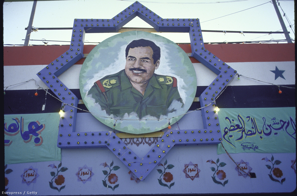 Szaddám Huszein arcképe buzdítja harcra az irakiakat.