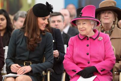 Ki nem találod, mit adott Katalin a királynőnek karácsonyra először: így ajándékozzák meg egymást a királyi családban