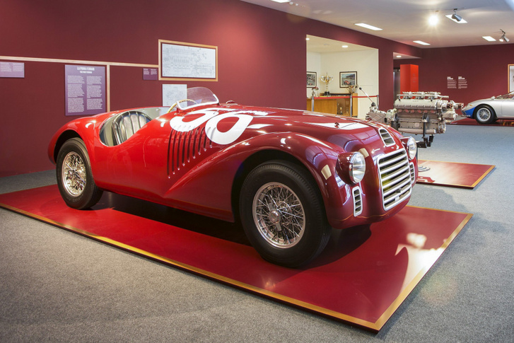 Ferrari első saját versenyautója a V12 hengeres Colombo motorral hajtott 125 S. Összesen kettő készült belőle