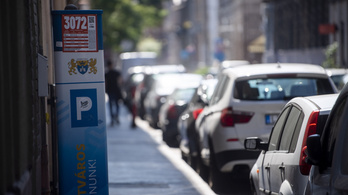 Álhír terjed a villanyautósok ingyenes parkolásáról Budapesten