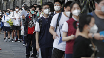 Ismét terjed a koronavírus, Sanghajban bezárnak az iskolák