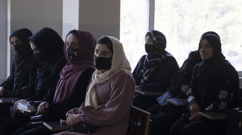 Kitiltották a tálibok a nőket az egyetemekről Afganisztánban
