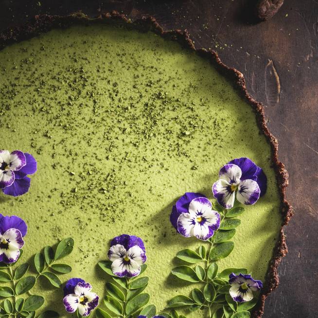 Matcha pite kakaós alappal: gluténmentes desszert zöld teából