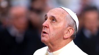 Ferenc pápa a papokra leselkedő démonokra figyelmeztetett