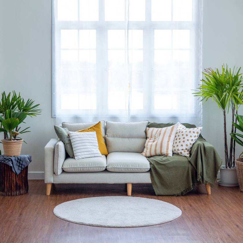 Teljesen átalakítja a nappali kinézetét egyetlen szőnyeg: 8 ötlet, hogyan érdemes elhelyezni