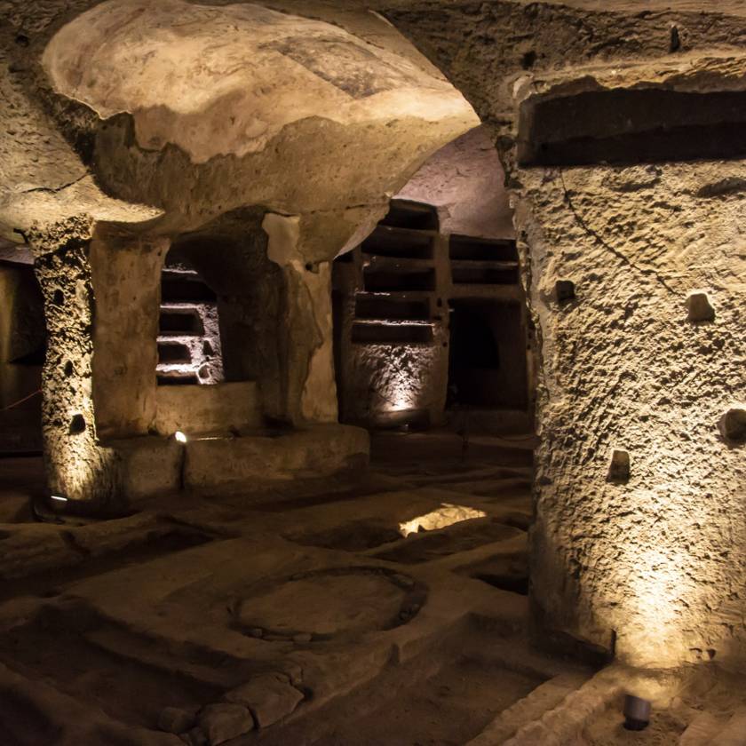Óriási katakomba bújik meg a föld alatt: San Gennaro borzongató látványossága csaknem 2 ezer éves