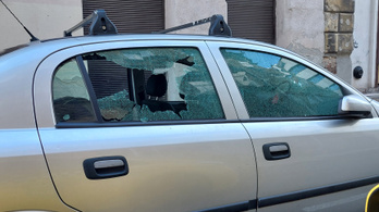 Harminchat autó ablakát zúzták be a VIII. kerületben