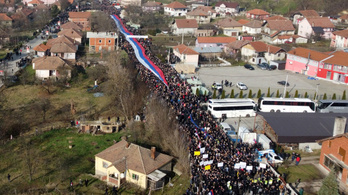 Fokozódik a feszültség Szerbia és Koszovó között, lövések dördültek a határon
