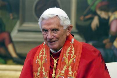 Elhunyt XVI. Benedek nyugalmazott pápa - 95 éves korában érte a halál