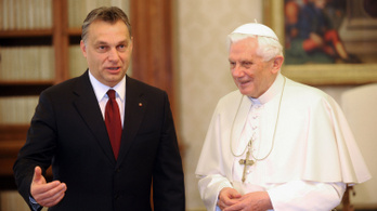 Orbán Viktor és Novák Katalin is búcsúzik XVI. Benedektől