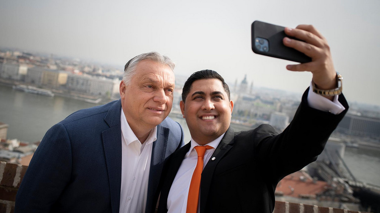 Orbán Viktor videójában Vlagyimir Putyin is szerepet kapott