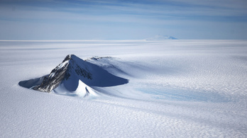 Csaknem 100 méteres lyukat fúrtak az Antarktisz jegébe, ezt találták az alján