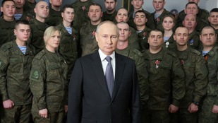 Putyin fél: ugyanazokat a színészeket használja biodíszletként rendezvényein