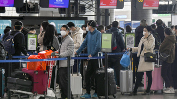 Járványriadó: a kínaiak három év elteltével szabadon utazhatnak