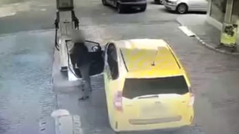 A benzinkút közepére pisált a részeg taxis