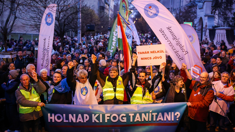 Budapestre ért a „Tudásmenet”, újabb oktatási tüntetés volt