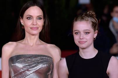Angelina Jolie és Brad Pitt lánya pár milliméteres hajra váltott: friss fotókon Shiloh