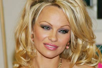 Az 55 éves Pamela Anderson smink nélküli fotói: így nem biztos, hogy felismernéd