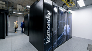 Csaknem 5 milliárd forintos szuperszámítógépet helyeztek üzembe Debrecenben
