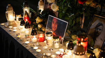 Emléktáblát avatott a rendőrség az Újbudán halálra késelt Baumann Péter tiszteletére