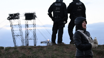 Greta Thunberget elvitte a német rendőrség