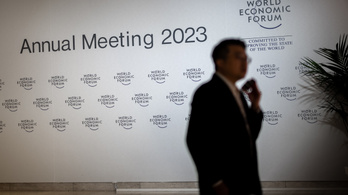 Davos: A vállalatok vezetői szerint csökkenni fog a növekedés