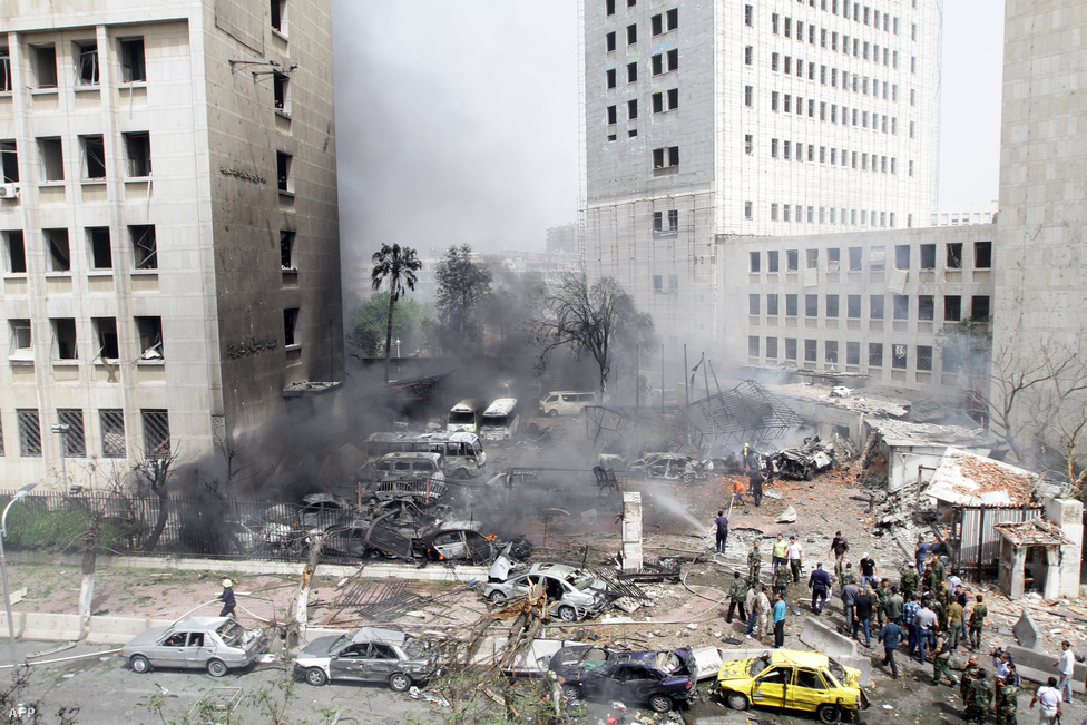 A belvárost sem kerülte el a polgárháború, 2012-ben öngyilkos merénylő robbantott bombát a pénzügyminisztérium és a központi bank épülete előtt. Egy másik robbantásban meghalt a védelmi miniszter, több fontos tanácsadó pedig megsebesült.