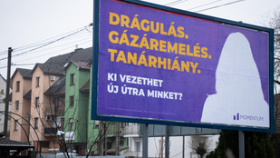 A Kétfarkú Kutya Párt megtrollkodta a Momentum plakátkampányát
