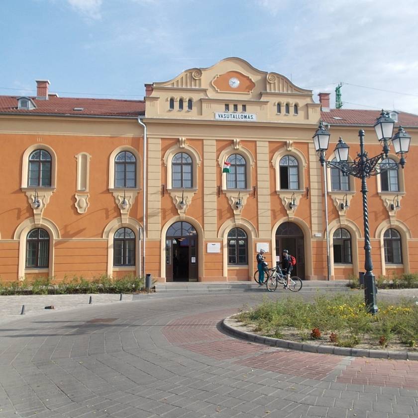 Melyik magyar város vasútállomása van a képen? 8 kérdés, ami sokakat zavarba hoz