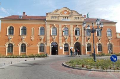 Vác railway station. S