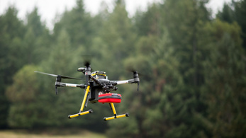 Romániában is bevetik a drónokat, péntektől biológiai mintákat szállítanak